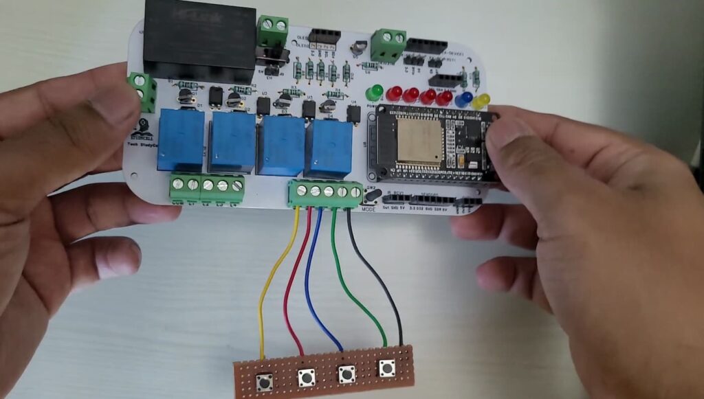 PCB ESP32 4 relay V3 p1